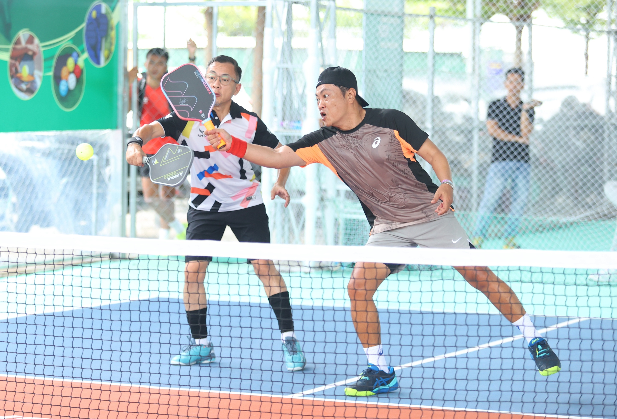 Giải pickleball Báo Thanh Niên và những người bạn đồng hành: Gây quỹ cho Cùng con đi tiếp cuộc đời- Ảnh 26. Giải pickleball Báo Thanh Niên và những người bạn đồng hành: Gây quỹ cho Cùng con đi tiếp cuộc đời- Ảnh 26.