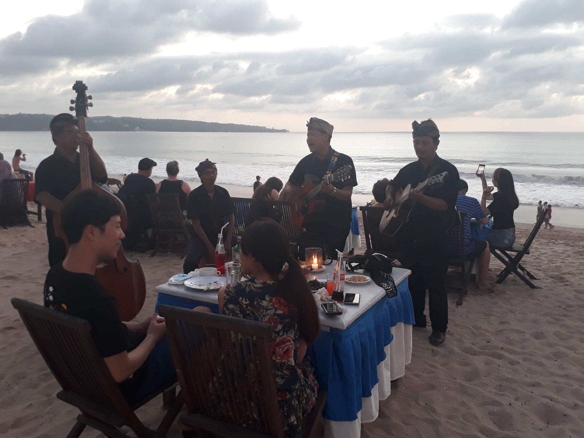 Chiều chuộng mọi giác quan trong bữa tối Bali - Ảnh 6. Chiều chuộng mọi giác quan trong bữa tối Bali - Ảnh 6.