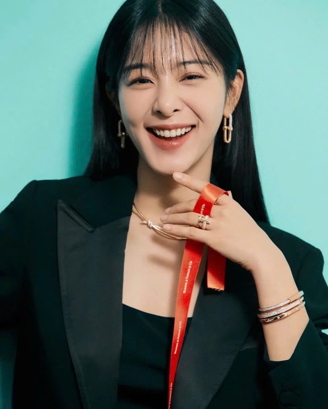 Đẹp mê như 'nữ phụ quốc dân' Seol In Ah với tông trắng đen đơn giản- Ảnh 2. Đẹp mê như 'nữ phụ quốc dân' Seol In Ah với tông trắng đen đơn giản- Ảnh 2.