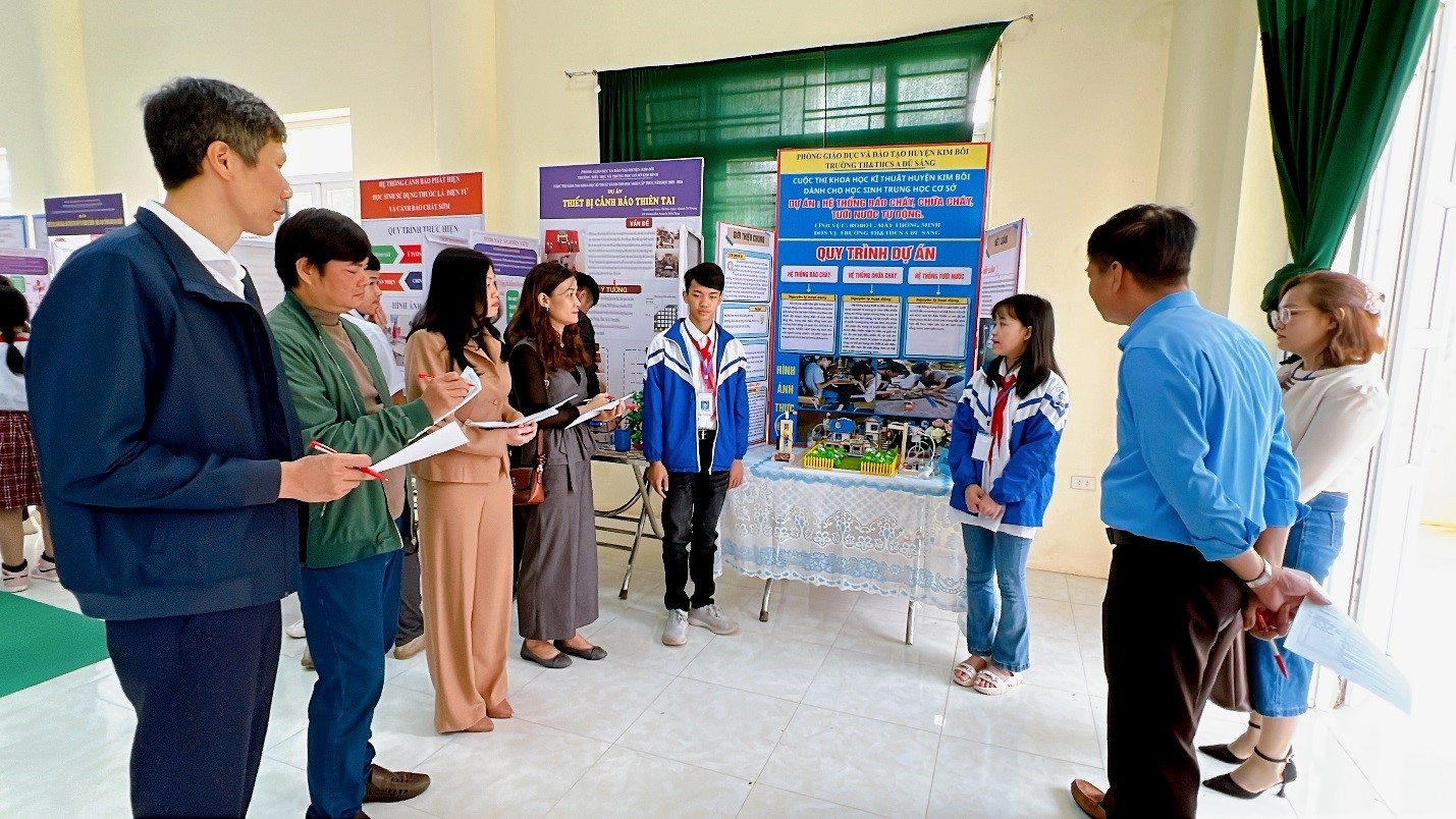 Qua các hoạt động ngoại khóa trong trường giúp học sinh có thêm kỹ năng, kiến thức để bảo vệ bản thân, tránh trở thành nạn nhân của TH- HNCHT Qua các hoạt động ngoại khóa trong trường giúp học sinh có thêm kỹ năng, kiến thức để bảo vệ bản thân, tránh trở thành nạn nhân của TH- HNCHT