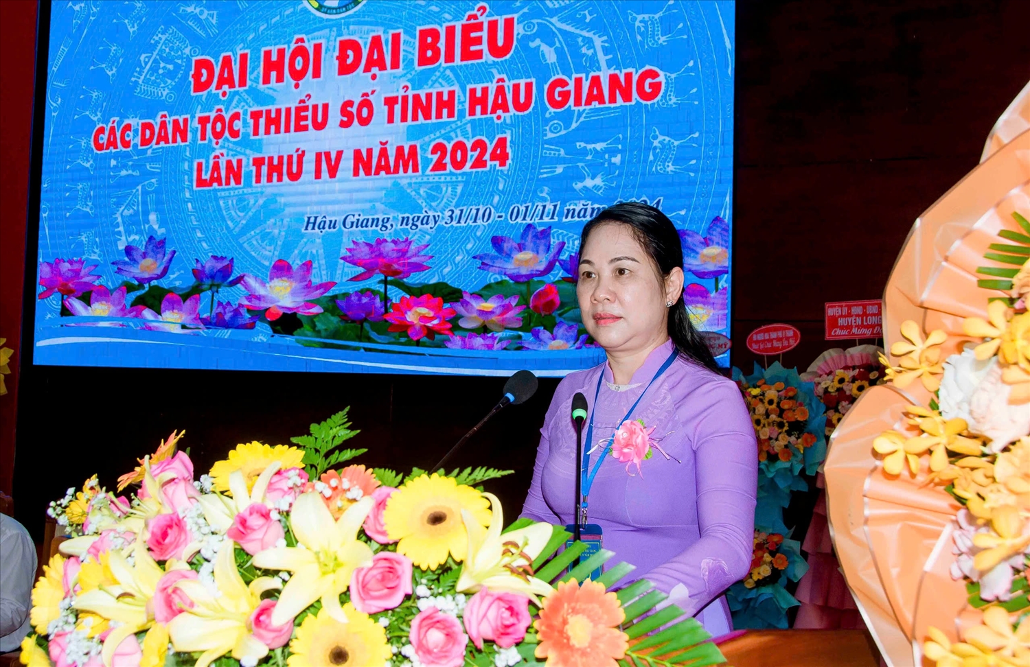 Thứ trưởng, Phó Chủ nhiệm Ủy ban Dân tộc Nông Thị Hà phát biểu chỉ đạo tại Đại hội đại biểu các DTTS tỉnh Hậu Giang lần thứ IV, năm 2024. Thứ trưởng, Phó Chủ nhiệm Ủy ban Dân tộc Nông Thị Hà phát biểu chỉ đạo tại Đại hội đại biểu các DTTS tỉnh Hậu Giang lần thứ IV, năm 2024.