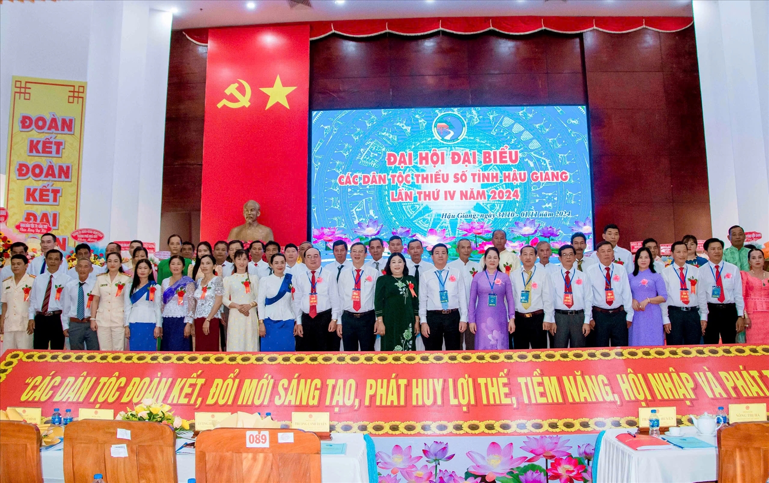 Các đại biểu chụp ảnh lưu niệm Các đại biểu chụp ảnh lưu niệm