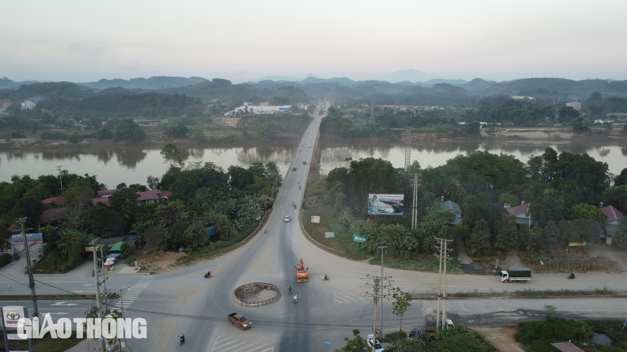 Thêm một cầu ở Yên Bái bị cấm lưu thông, các phương tiện di chuyển ra sao?- Ảnh 2. Thêm một cầu ở Yên Bái bị cấm lưu thông, các phương tiện di chuyển ra sao?- Ảnh 2.
