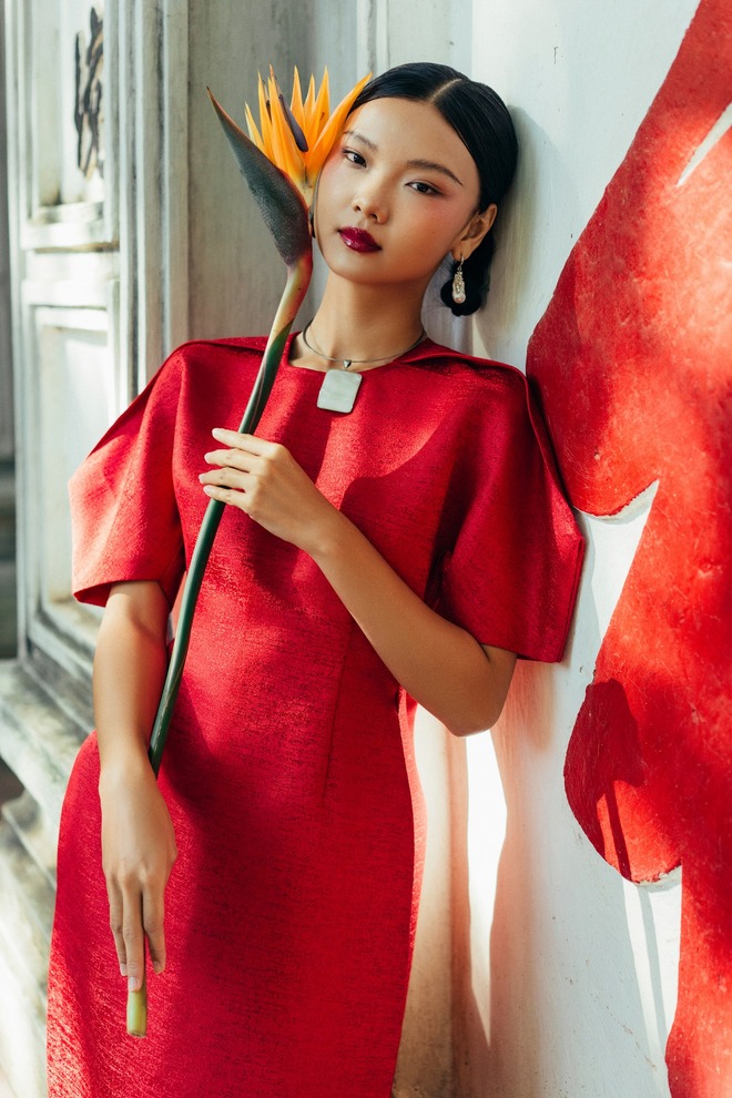 Chuộng áo dài cách tân tôn nét đẹp quý phái, hiện đại- Ảnh 4. Chuộng áo dài cách tân tôn nét đẹp quý phái, hiện đại- Ảnh 4.