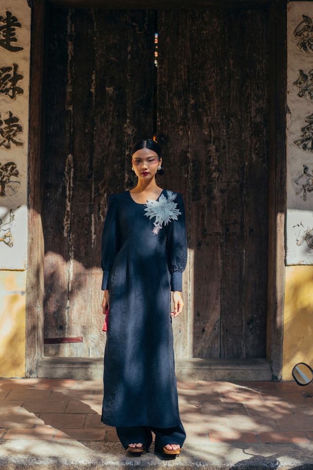 Chuộng áo dài cách tân tôn nét đẹp quý phái, hiện đại- Ảnh 5. Chuộng áo dài cách tân tôn nét đẹp quý phái, hiện đại- Ảnh 5.
