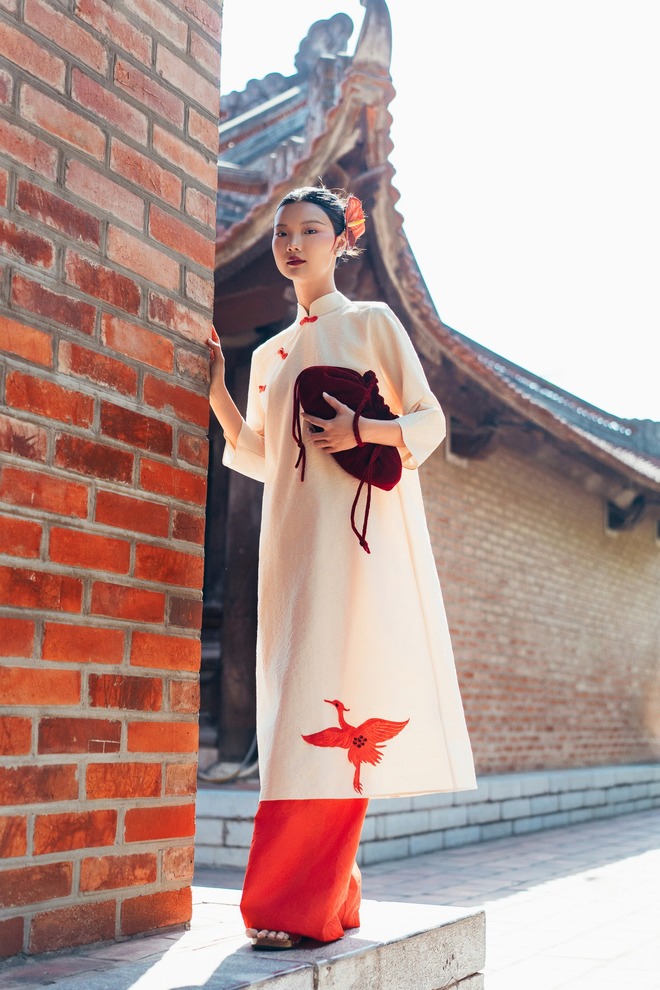 Chuộng áo dài cách tân tôn nét đẹp quý phái, hiện đại- Ảnh 6. Chuộng áo dài cách tân tôn nét đẹp quý phái, hiện đại- Ảnh 6.