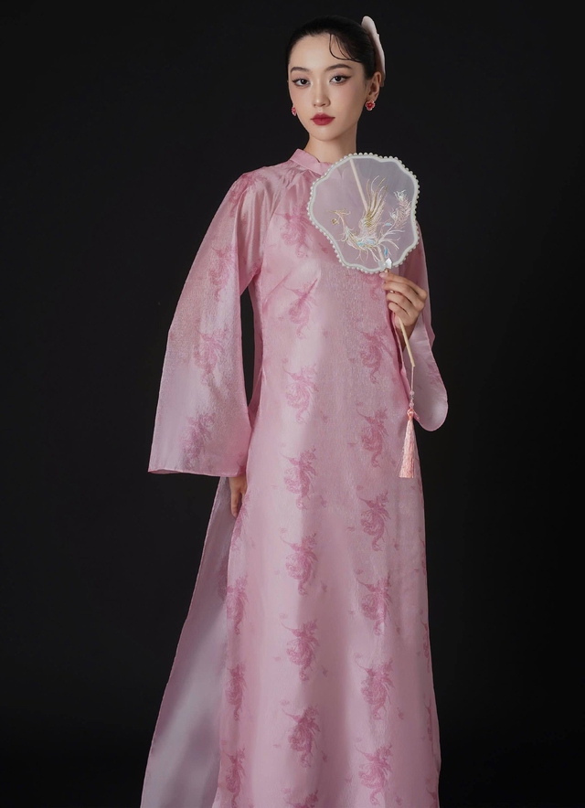 Chuộng áo dài cách tân tôn nét đẹp quý phái, hiện đại- Ảnh 8. Chuộng áo dài cách tân tôn nét đẹp quý phái, hiện đại- Ảnh 8.