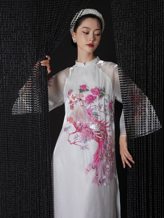 Chuộng áo dài cách tân tôn nét đẹp quý phái, hiện đại- Ảnh 9. Chuộng áo dài cách tân tôn nét đẹp quý phái, hiện đại- Ảnh 9.