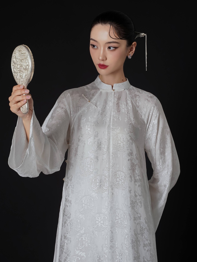 Chuộng áo dài cách tân tôn nét đẹp quý phái, hiện đại- Ảnh 11. Chuộng áo dài cách tân tôn nét đẹp quý phái, hiện đại- Ảnh 11.