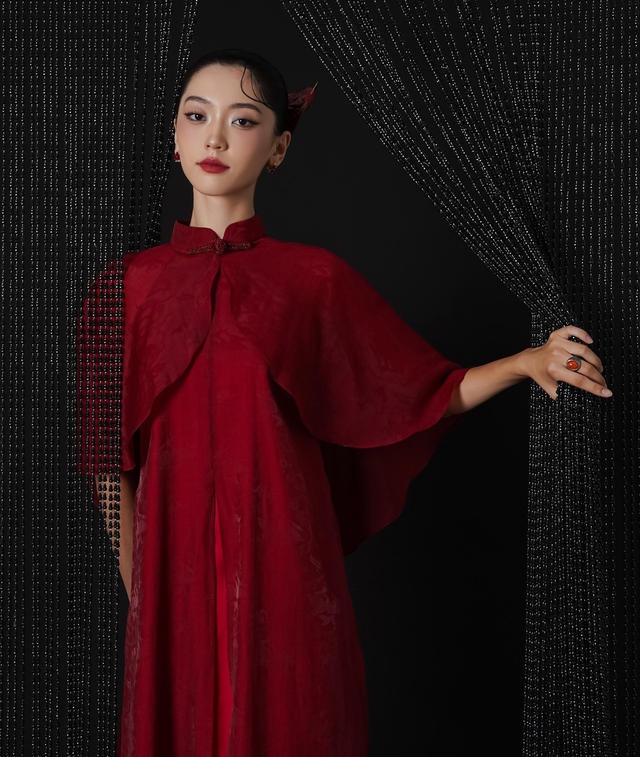 Chuộng áo dài cách tân tôn nét đẹp quý phái, hiện đại- Ảnh 13. Chuộng áo dài cách tân tôn nét đẹp quý phái, hiện đại- Ảnh 13.