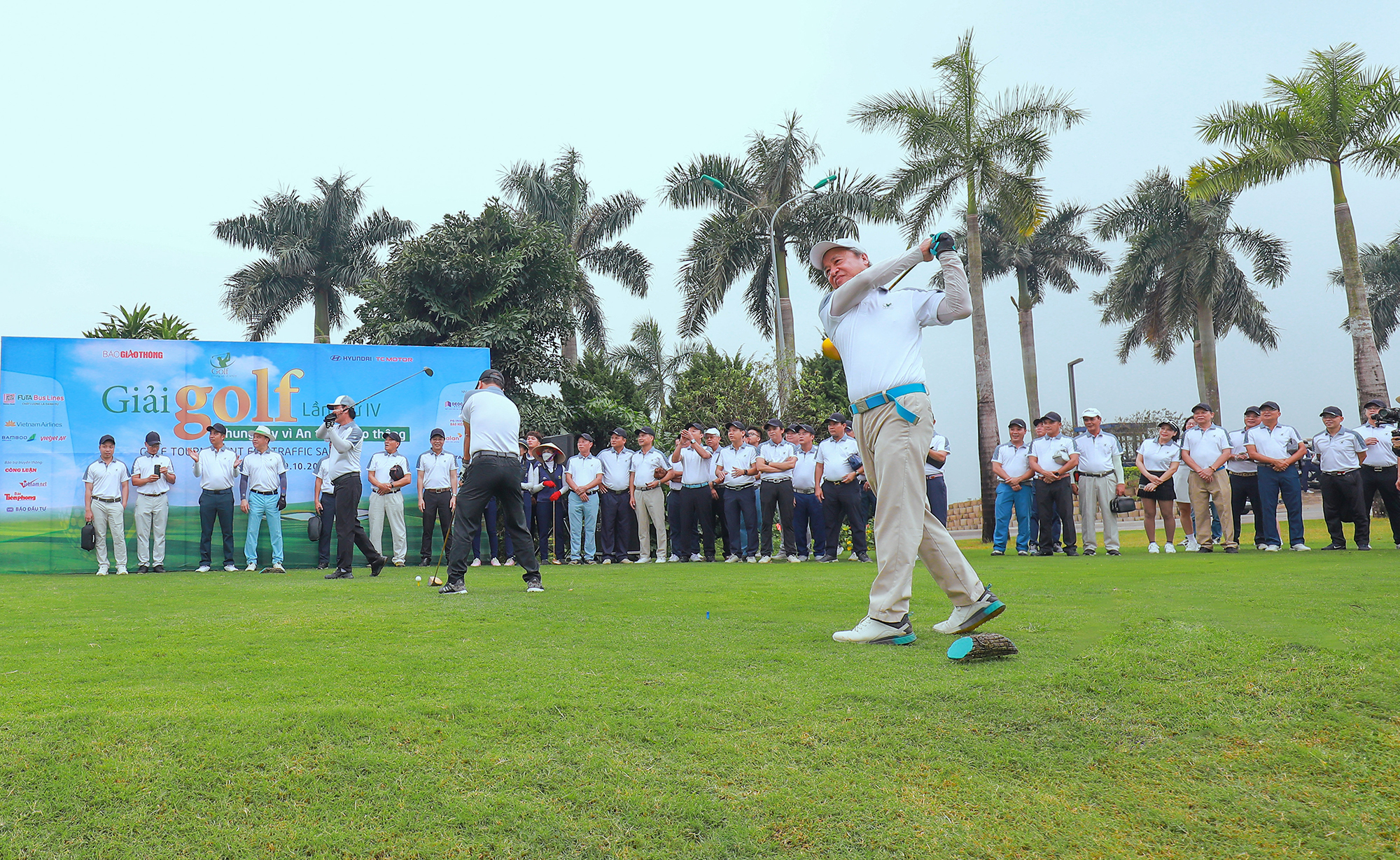 Giải golf Chung tay vì ATGT: Lan tỏa điều thiện từ cầu nối nhân ái- Ảnh 3. Giải golf Chung tay vì ATGT: Lan tỏa điều thiện từ cầu nối nhân ái- Ảnh 3.
