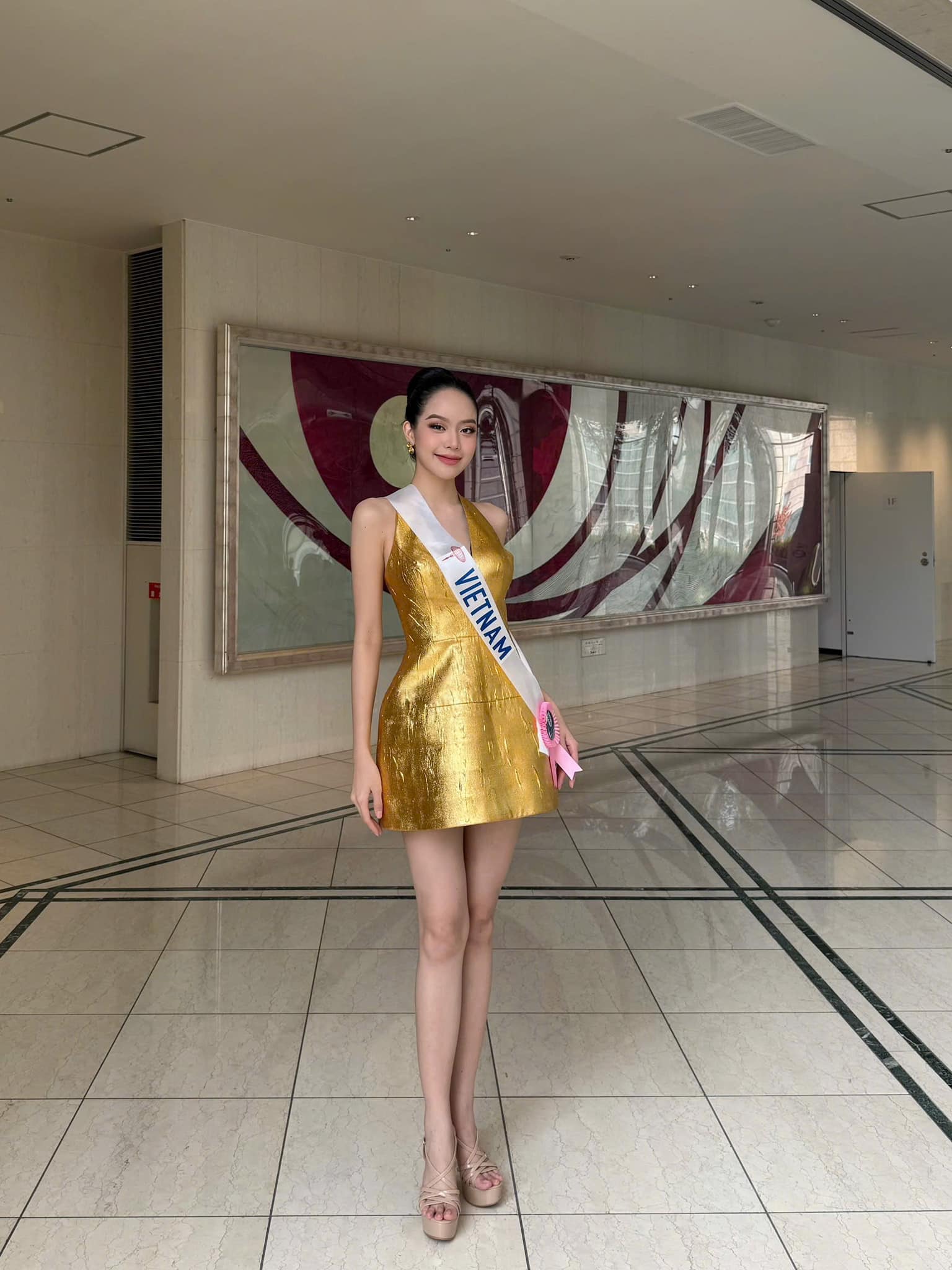 Hoa hậu Thanh Thủy hé lộ bị bầm tím chân để luyện màn múa