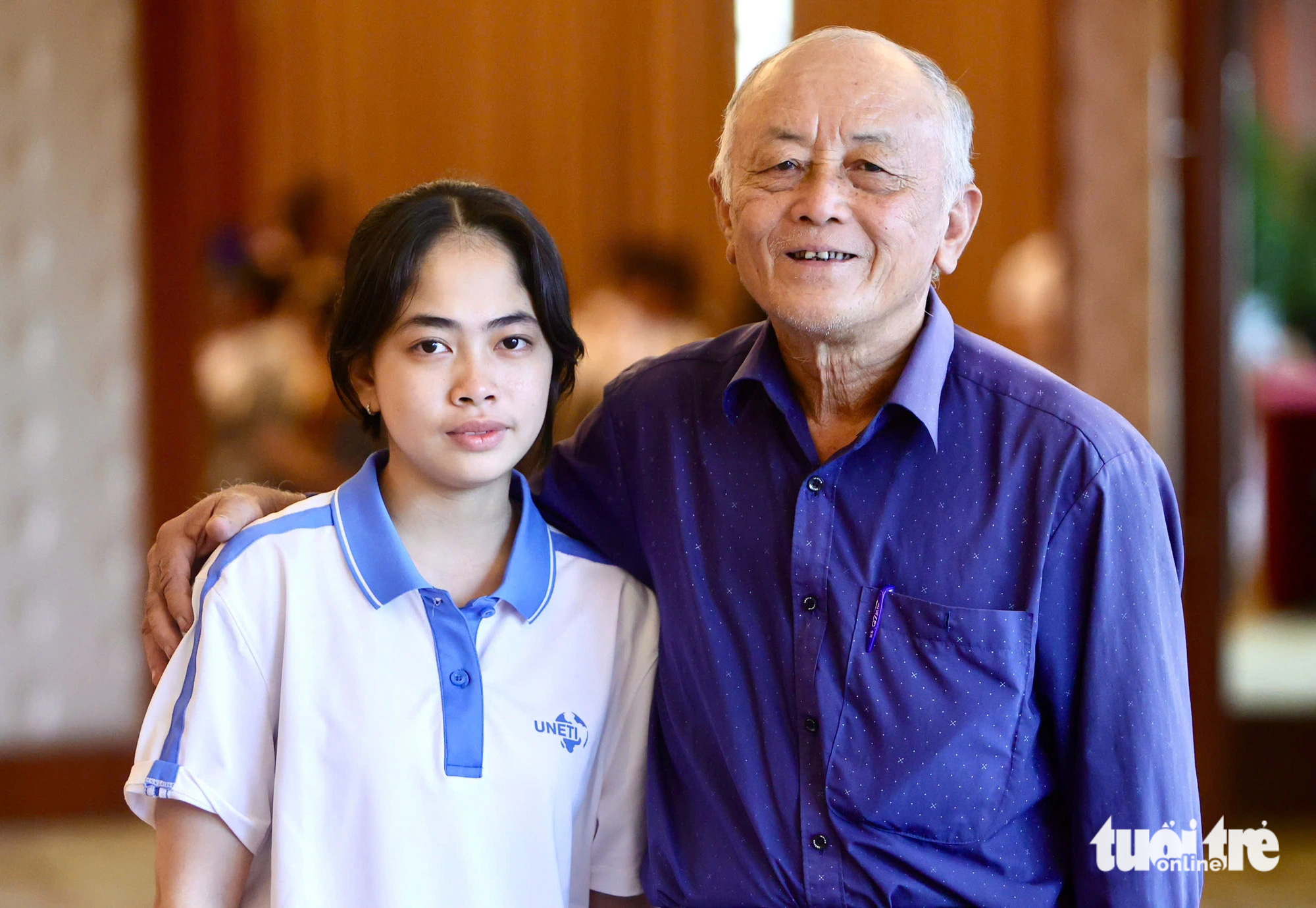 'Đi vay mấy ngân hàng mới nhập học được, cám ơn học bổng Tiếp sức đến trường nhớ đến cháu tôi' - Ảnh 2. 'Đi vay mấy ngân hàng mới nhập học được, cám ơn Tiếp sức đến trường nhớ đến cháu gái mồ côi của tôi' - Ảnh 4.