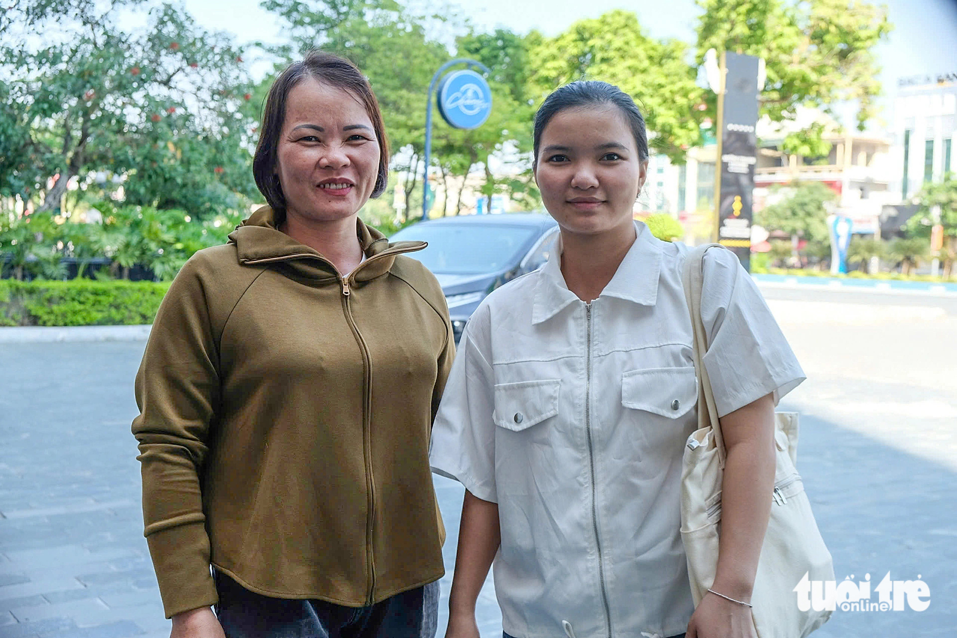 'Đi vay mấy ngân hàng mới nhập học được, cám ơn học bổng Tiếp sức đến trường nhớ đến cháu tôi' - Ảnh 5. 'Đi vay mấy ngân hàng mới nhập học được, cám ơn Tiếp sức đến trường nhớ đến cháu gái mồ côi của tôi' - Ảnh 7.