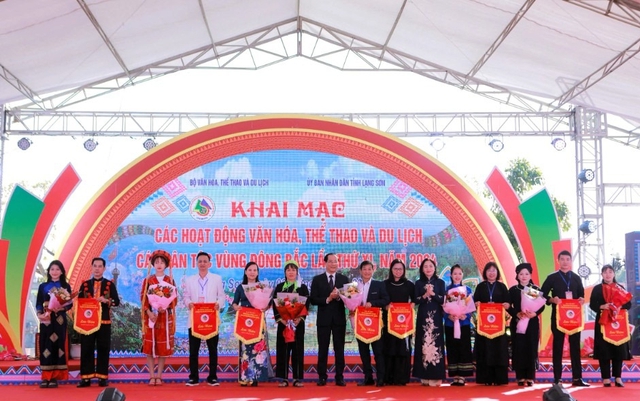 Khai mạc các hoạt động văn hóa, thể thao và du lịch đặc sắc của các dân tộc vùng Đông Bắc - Ảnh 2. Khai mạc các hoạt động văn hóa, thể thao và du lịch đặc sắc của các dân tộc vùng Đông Bắc - Ảnh 2.