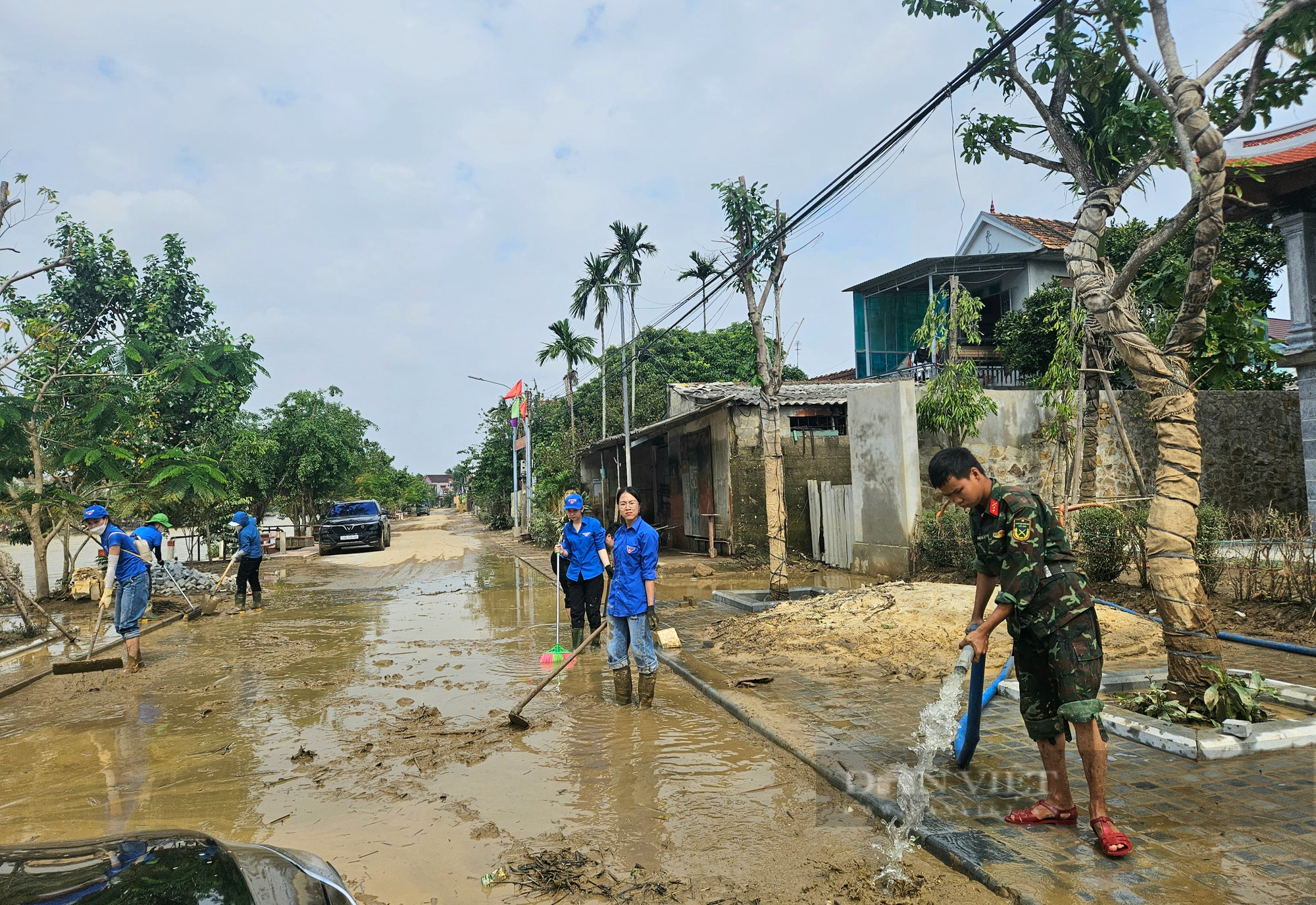Người dân vùng lũ Quảng Bình không buồn dọn nhà vì lo đợt mưa lớn sắp tới- Ảnh 2. Người dân vùng lũ Quảng Bình không buồn dọn nhà vì lo đợt mưa lớn sắp tới- Ảnh 2.