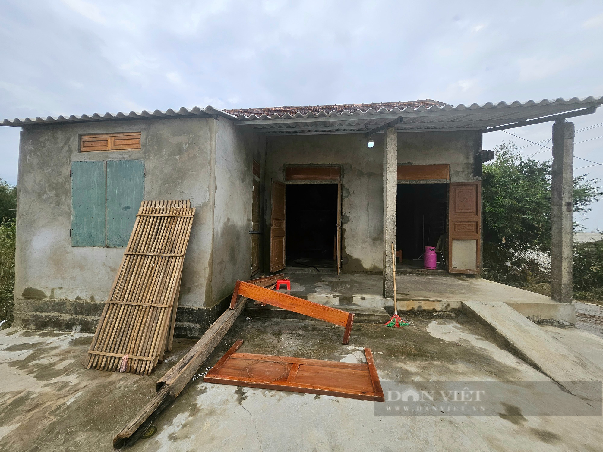 Người dân vùng lũ Quảng Bình không buồn dọn nhà vì lo đợt mưa lớn sắp tới- Ảnh 5. Người dân vùng lũ Quảng Bình không buồn dọn nhà vì lo đợt mưa lớn sắp tới- Ảnh 5.