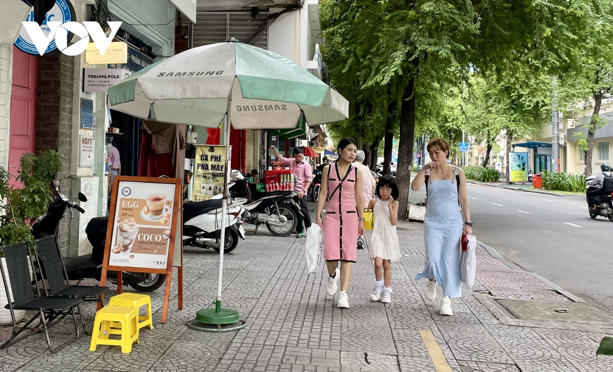 thu phí sử dụng vỉa hè khu trung tâm tp.hcm vẫn còn băn khoăn hình ảnh 3 thu phi su dung via he khu trung tam tp.hcm van con ban khoan hinh anh 3
