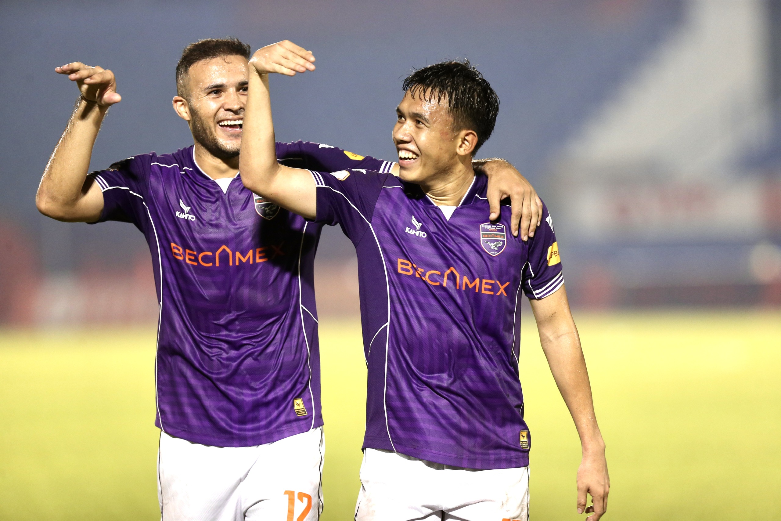 Tiến Linh, Minh Khoa, Việt Cường tỏa sáng rực rỡ: CLB Bình Dương 'hủy diệt' HAGL 4-1- Ảnh 4. Tiến Linh, Minh Khoa, Việt Cường tỏa sáng rực rỡ: CLB Bình Dương 'hủy diệt' HAGL 4-1- Ảnh 4.