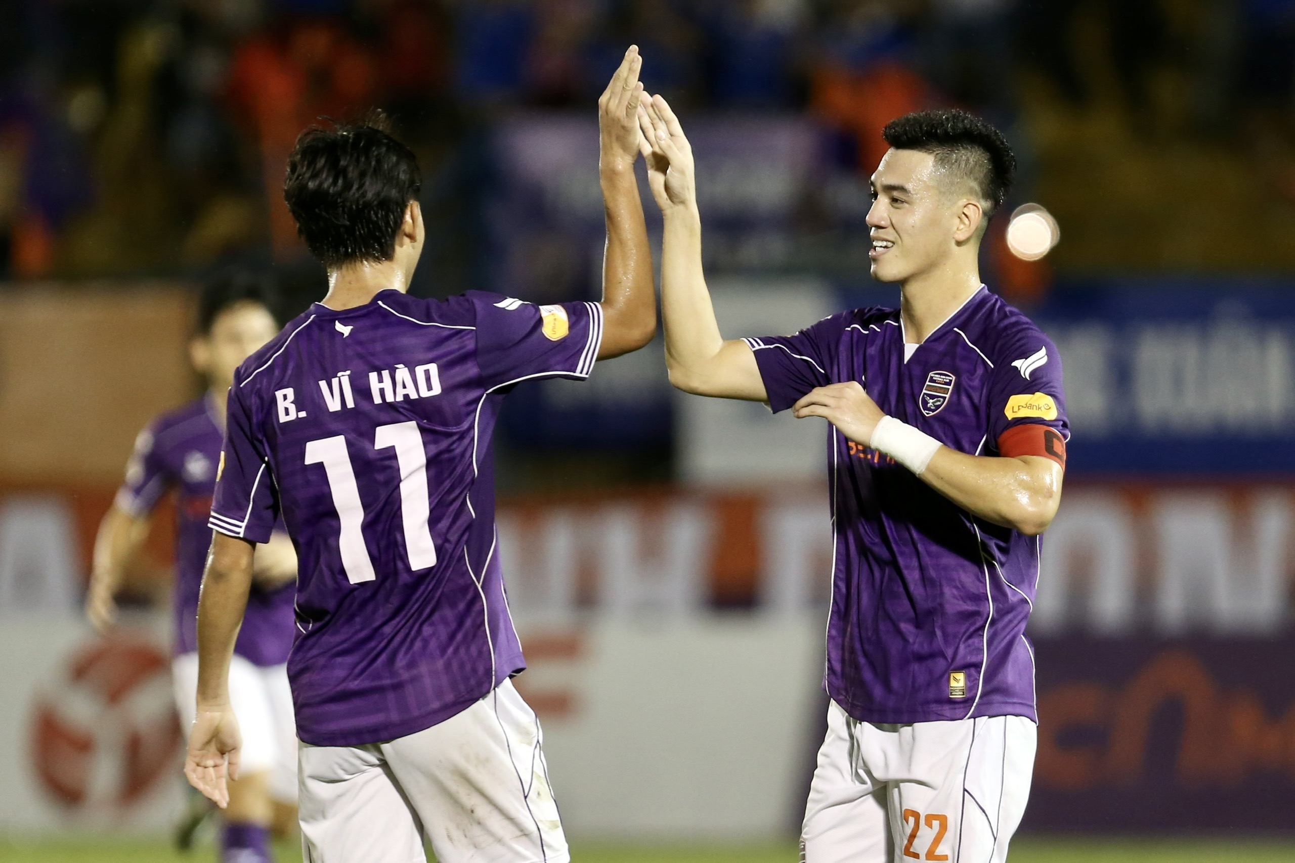 Tiến Linh, Minh Khoa, Việt Cường tỏa sáng rực rỡ: CLB Bình Dương 'hủy diệt' HAGL 4-1- Ảnh 5. Tiến Linh, Minh Khoa, Việt Cường tỏa sáng rực rỡ: CLB Bình Dương 'hủy diệt' HAGL 4-1- Ảnh 5.