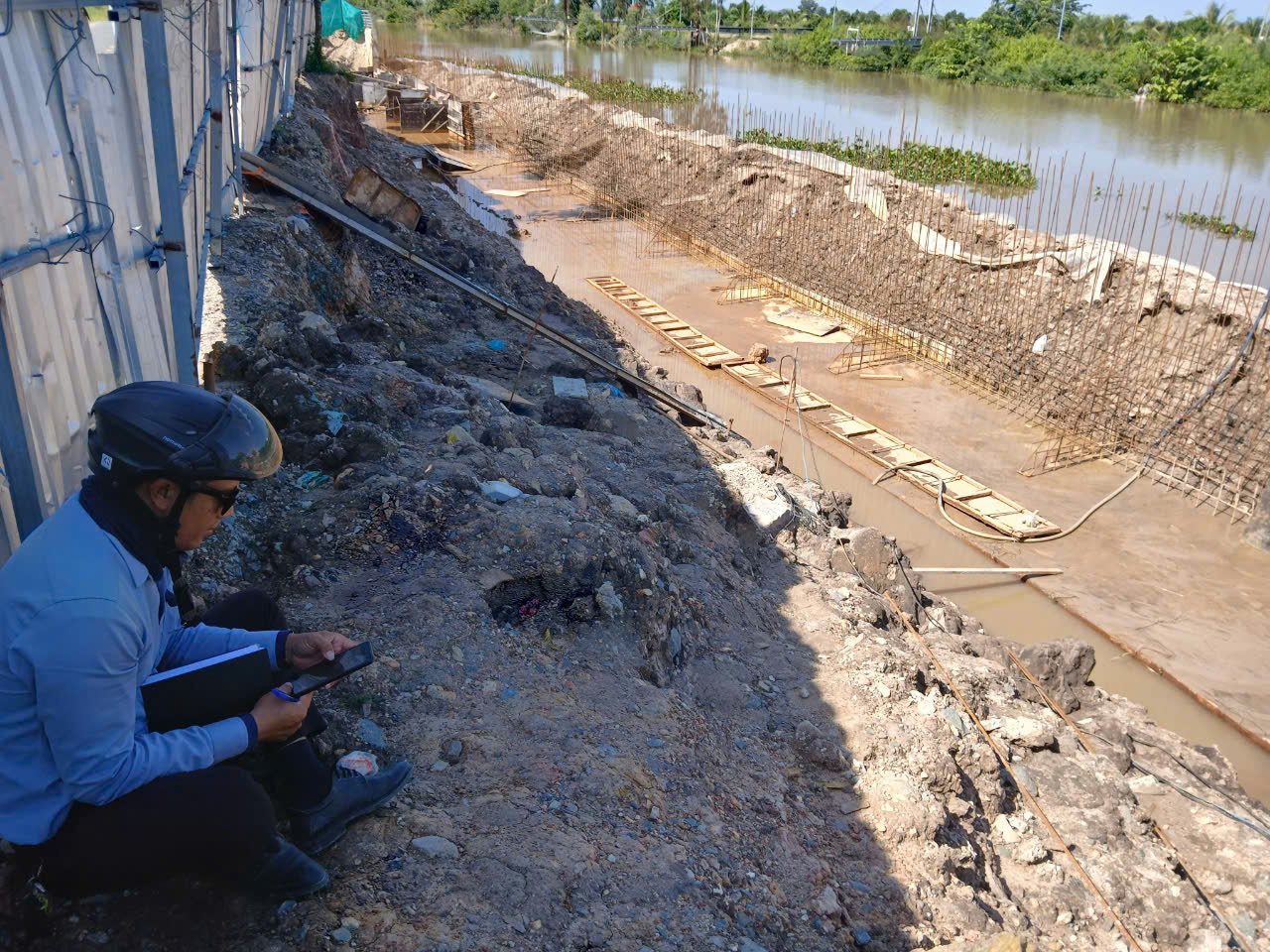 Bờ kè 80 tỷ ở Kiên Giang sạt lở sau nghiệm thu 5 tháng: Bao giờ khắc phục xong?- Ảnh 2. Bờ kè 80 tỷ ở Kiên Giang sạt lở sau nghiệm thu 5 tháng: Bao giờ khắc phục xong?- Ảnh 2.