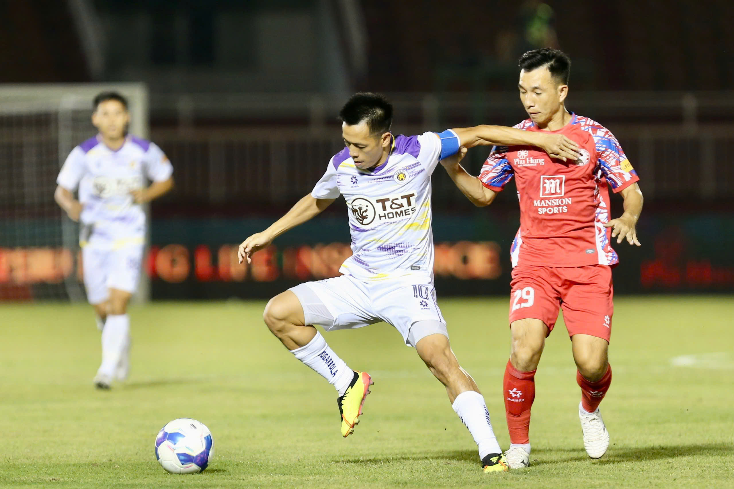 V-League: Căng thẳng nghẹt thở cuộc đua đỉnh bảng, đáy bảng cũng có kém nóng đâu!- Ảnh 2. V-League: Căng thẳng nghẹt thở cuộc đua đỉnh bảng, đáy bảng cũng có kém nóng đâu!- Ảnh 2.