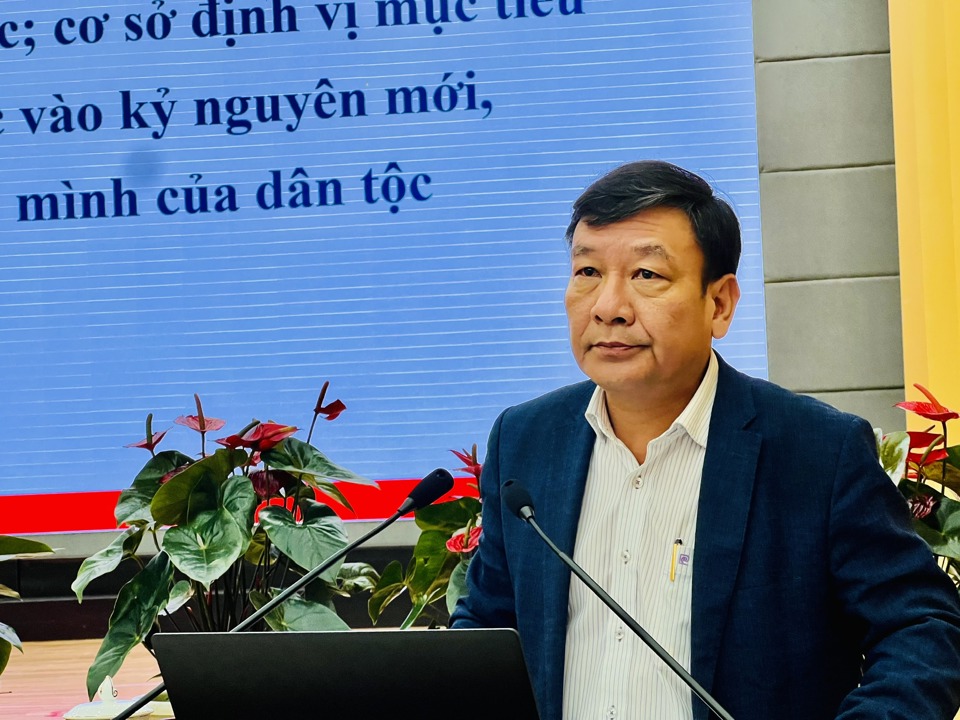 Ông Bùi Thắng – Ủy viên Ban Thường vụ, Trưởng Ban Tuyên giáo Tỉnh uỷ Lâm Đồng quán triệt, triển khai những nội dung trọng tâm về bài giảng của Tổng Bí thư Tô Lâm.