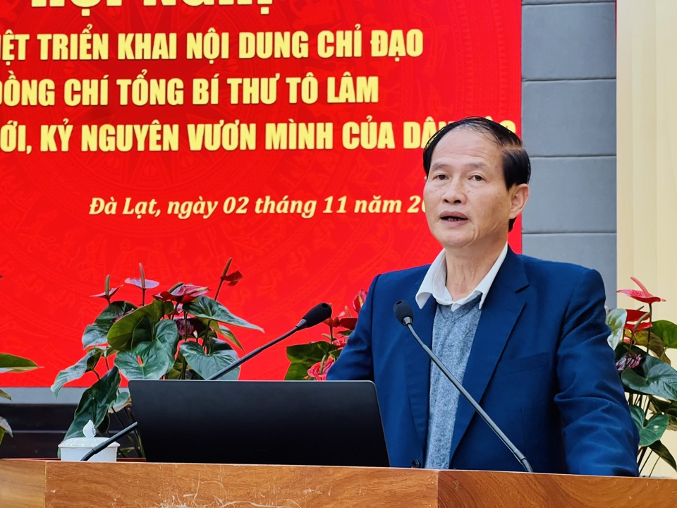 Ông Nguyễn Trọng Ánh Đông, Ủy viên Ban Thường vụ Tỉnh ủy, Trưởng Ban Tổ chức Tỉnh ủy Lâm Đồng quán triệt, triển khai việc đánh giá, phân loại tổ chức đảng và cán bộ, đảng viên năm 2024 và cuối nhiệm kỳ 2020-2025.