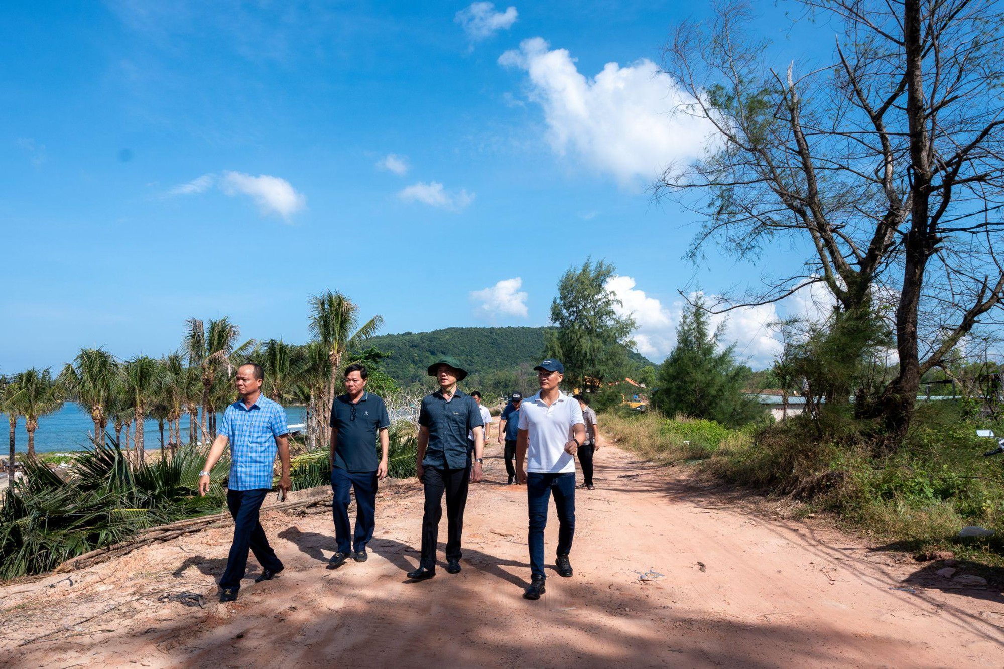 “Phú Quốc đã xinh đẹp rồi, giờ cần quyết liệt để làm sạch và làm đẹp hơn nữa” - Ảnh 2. “Phú Quốc đã xinh đẹp rồi, giờ cần quyết liệt để làm sạch và làm đẹp hơn nữa” - Ảnh 2.