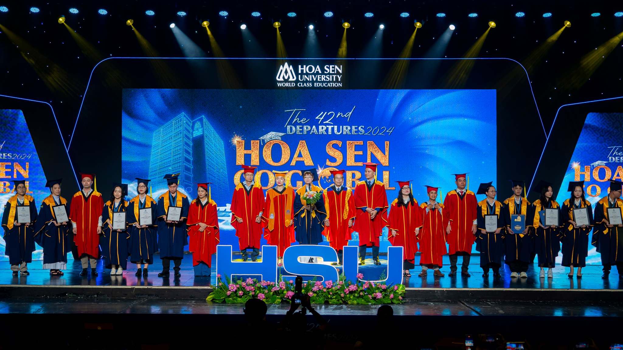 Bài phát biểu của nữ thủ khoa Trường ĐH Hoa Sen khiến nhiều người bật khóc- Ảnh 3. Bài phát biểu của nữ thủ khoa Trường ĐH Hoa Sen khiến nhiều người bật khóc- Ảnh 3.