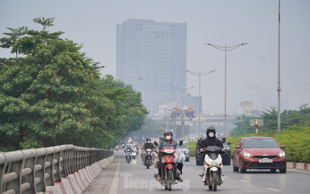 Trời Hà Nội mờ đục vì ô nhiễm, một số nơi không khí ở mức xấu ảnh 4