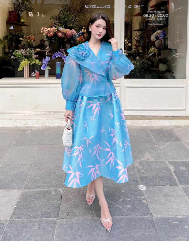 Chọn trang phục có họa tiết 3D để tỏa sáng trong ngày se lạnh- Ảnh 11. Chọn trang phục có họa tiết 3D để tỏa sáng trong ngày se lạnh- Ảnh 11.