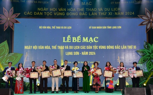 Bế mạc Ngày hội văn hoá, thể thao và du lịch các dân tộc vùng Đông Bắc lần thứ XI - Ảnh 2. Bế mạc Ngày hội văn hoá, thể thao và du lịch các dân tộc vùng Đông Bắc lần thứ XI - Ảnh 2.