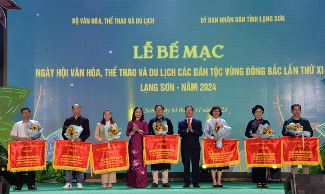 Bế mạc Ngày hội văn hoá, thể thao và du lịch các dân tộc vùng Đông Bắc lần thứ XI - Ảnh 4. Bế mạc Ngày hội văn hoá, thể thao và du lịch các dân tộc vùng Đông Bắc lần thứ XI - Ảnh 4.