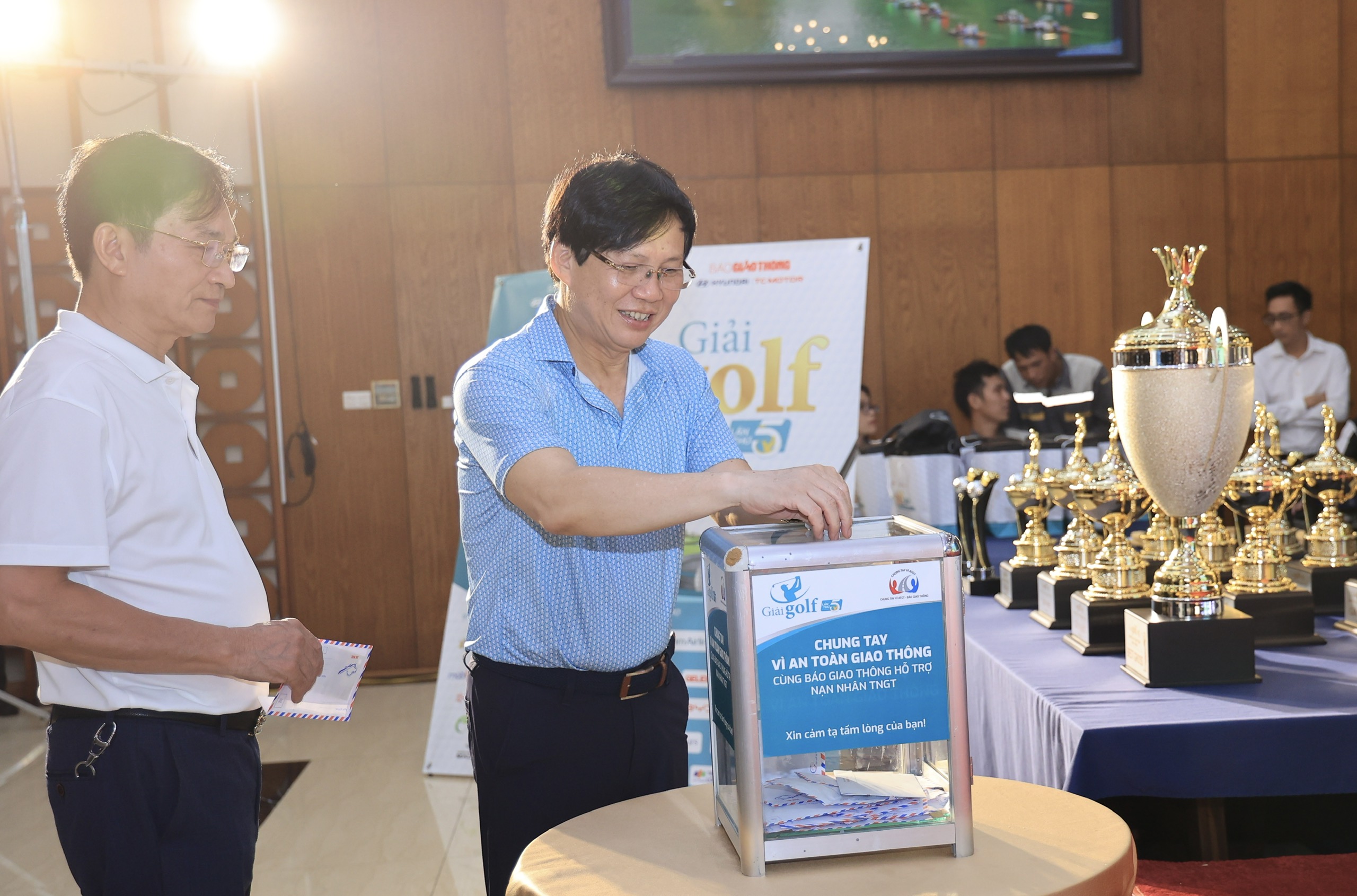 Hoàng Quân vô địch giải golf Chung tay vì an toàn giao thông- Ảnh 2. Hoàng Quân vô địch giải golf Chung tay vì an toàn giao thông- Ảnh 2.