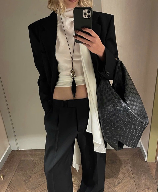 Hóa nữ tổng tài với blazer độn vai- Ảnh 5. Hóa nữ tổng tài với blazer độn vai- Ảnh 5.