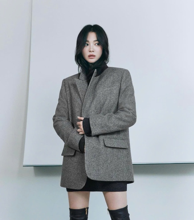 Hóa nữ tổng tài với blazer độn vai- Ảnh 8. Hóa nữ tổng tài với blazer độn vai- Ảnh 8.