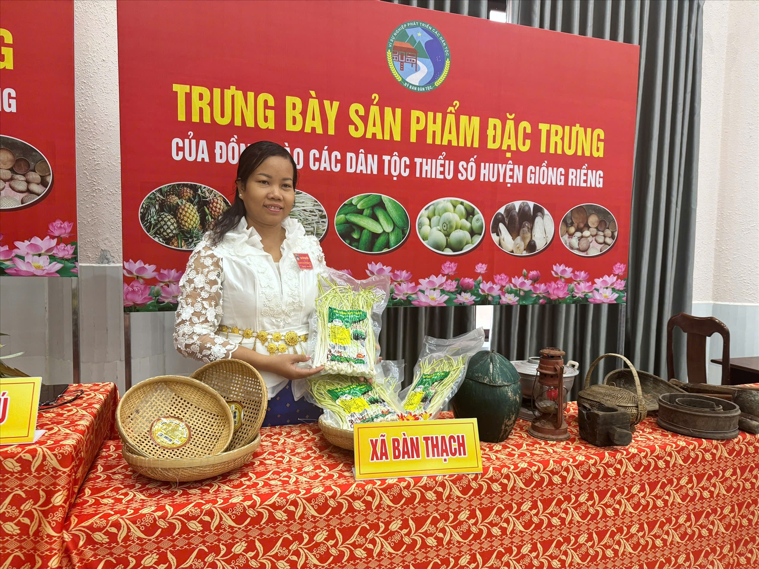 Sản phẩm ngó riềng đạt chuẩn OCOP 3 sao được trưng bày tại Đại hội đại biểu các DTTS huyện Giồng Riềng năm 2024 Sản phẩm ngó riềng đạt chuẩn OCOP 3 sao được trưng bày tại Đại hội đại biểu các DTTS huyện Giồng Riềng năm 2024