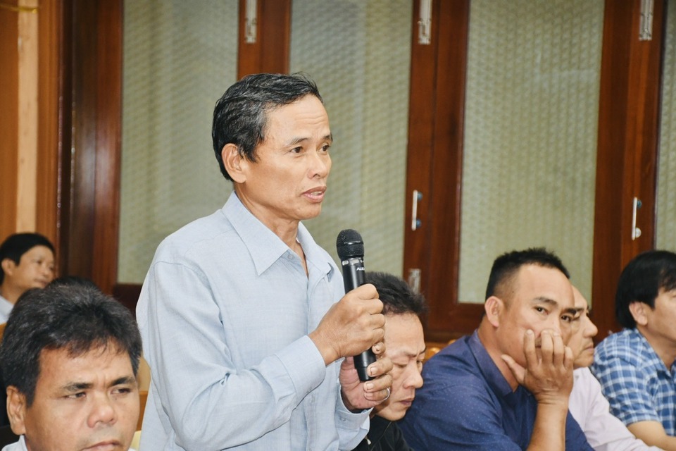 Ngư dân tham gia ý kiến tại buổi đối thoại.
