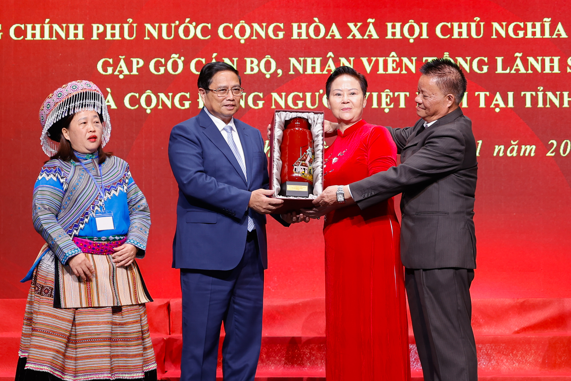Thủ tướng dự lễ hội văn hoá - du lịch Việt Nam tại Vân Nam, Trung Quốc- Ảnh 8. Thủ tướng dự lễ hội văn hoá - du lịch Việt Nam tại Vân Nam, Trung Quốc- Ảnh 8.