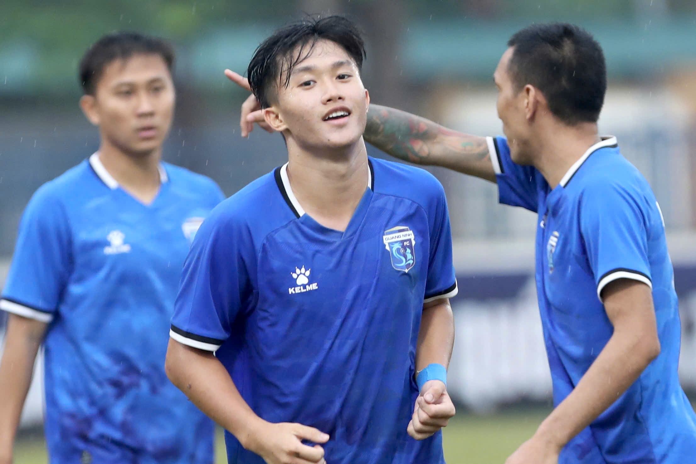Quảng Ninh FC tiến rất gần mục tiêu lên chơi giải hạng nhì mùa tới Quảng Ninh FC tiến rất gần mục tiêu lên chơi giải hạng nhì mùa tới