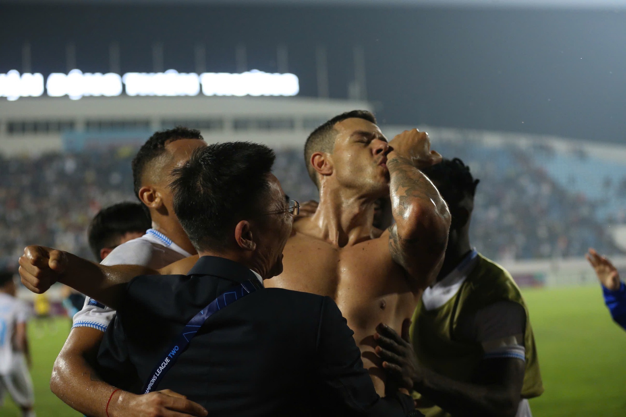 Thắng ngược nghẹt thở ở AFC Champions League 2, CLB Nam Định sắp vượt qua vòng bảng- Ảnh 5. Thắng ngược nghẹt thở ở AFC Champions League 2, CLB Nam Định sắp vượt qua vòng bảng- Ảnh 5.