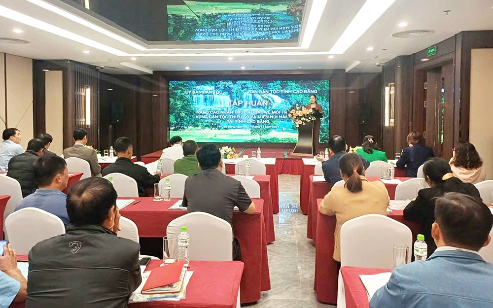 Tham gia lớp tập huấn có gần 100 học viên là cán bộ làm công tác dân tộc ở các địa phương và trưởng bản, Người có uy tín trog đồng bào DTTS trên địa bàn tỉnh Cao Bằng Tham gia lớp tập huấn có gần 100 học viên là cán bộ làm công tác dân tộc ở các địa phương và trưởng bản, Người có uy tín trog đồng bào DTTS trên địa bàn tỉnh Cao Bằng