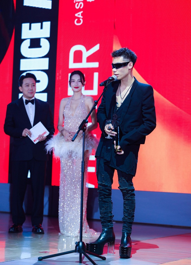 Gu thời trang khiến ai cũng 'sợ' của rapper MCK- Ảnh 3. Gu thời trang khiến ai cũng 'sợ' của rapper MCK- Ảnh 3.