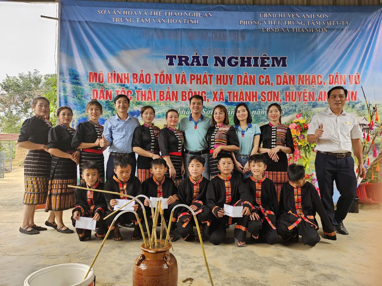 Huyện Anh Sơn luôn nỗ lực bảo tồn bản sắc văn hóa vùng DTTS Huyện Anh Sơn luôn nỗ lực bảo tồn bản sắc văn hóa vùng DTTS