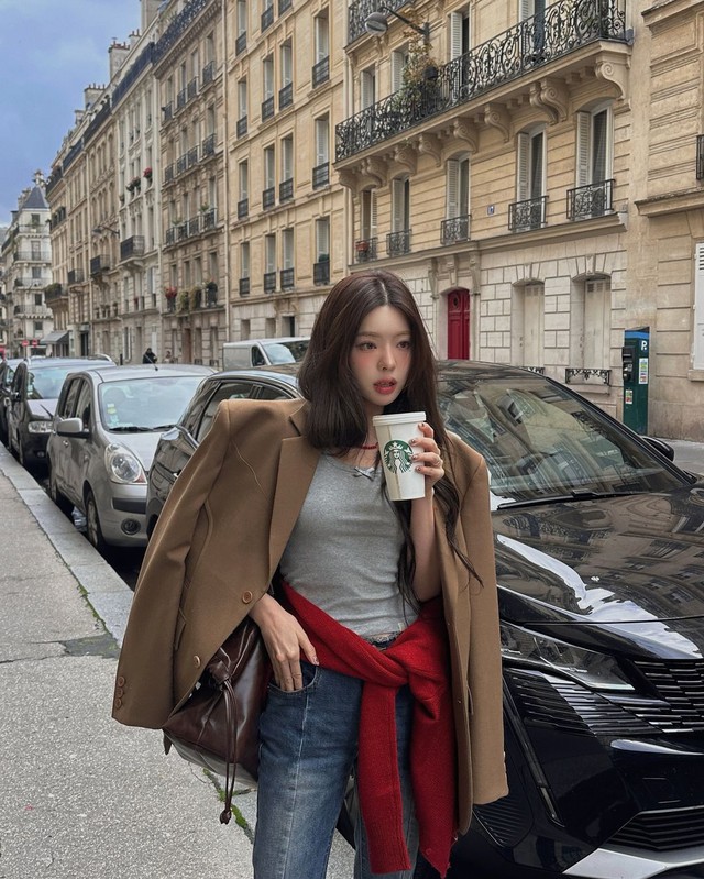 Giữ ấm nhưng vẫn thanh lịch với áo khoác blazer- Ảnh 2. Giữ ấm nhưng vẫn thanh lịch với áo khoác blazer- Ảnh 2.