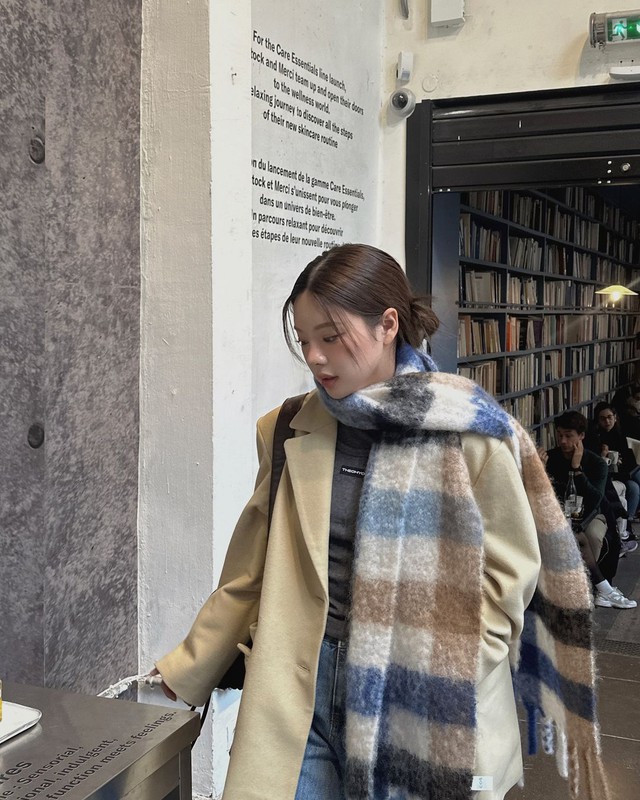Giữ ấm nhưng vẫn thanh lịch với áo khoác blazer- Ảnh 5. Giữ ấm nhưng vẫn thanh lịch với áo khoác blazer- Ảnh 5.