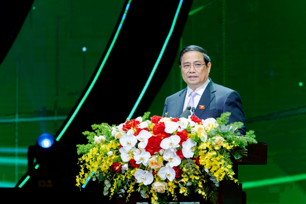 Tren-864-trieu-luot-nguoi-lao-dong-duoc-thu-huong.jpg - Vietnam.vn
