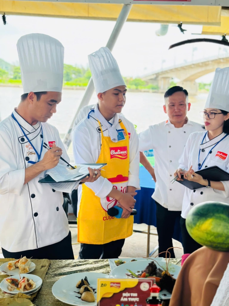 1679403681_HLV-Troussier-noi-gi-truoc-tran-ra-quan-cua-tuyen.png - Vietnam.vn