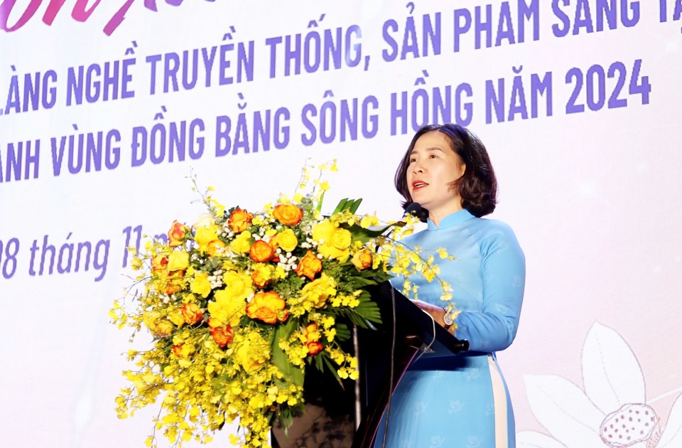 Chủ tịch Hội LHPN TP Hà Nội Lê Kim Anh phát biểu tại chương trình 